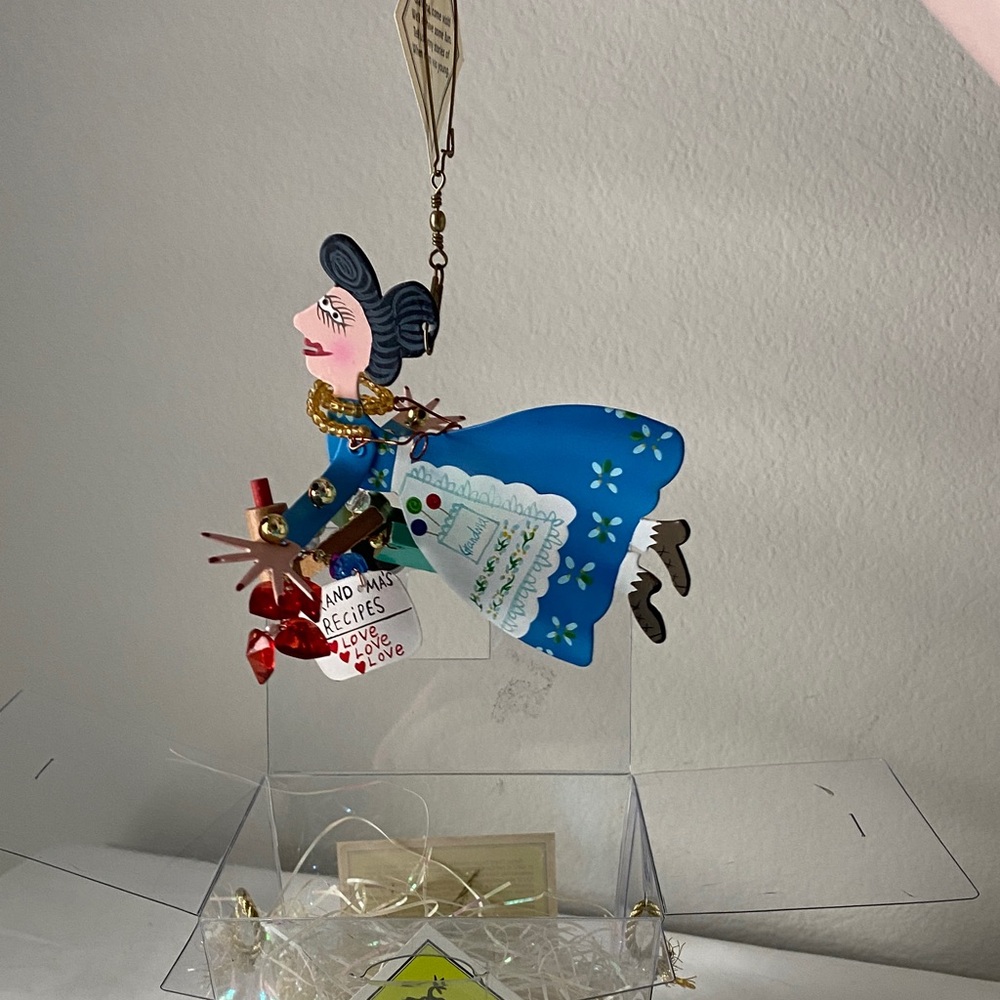 Silvestri Vintage Karen Rossi Fanciful Flights Grandma Metal Ornament - Picture 4 of 8